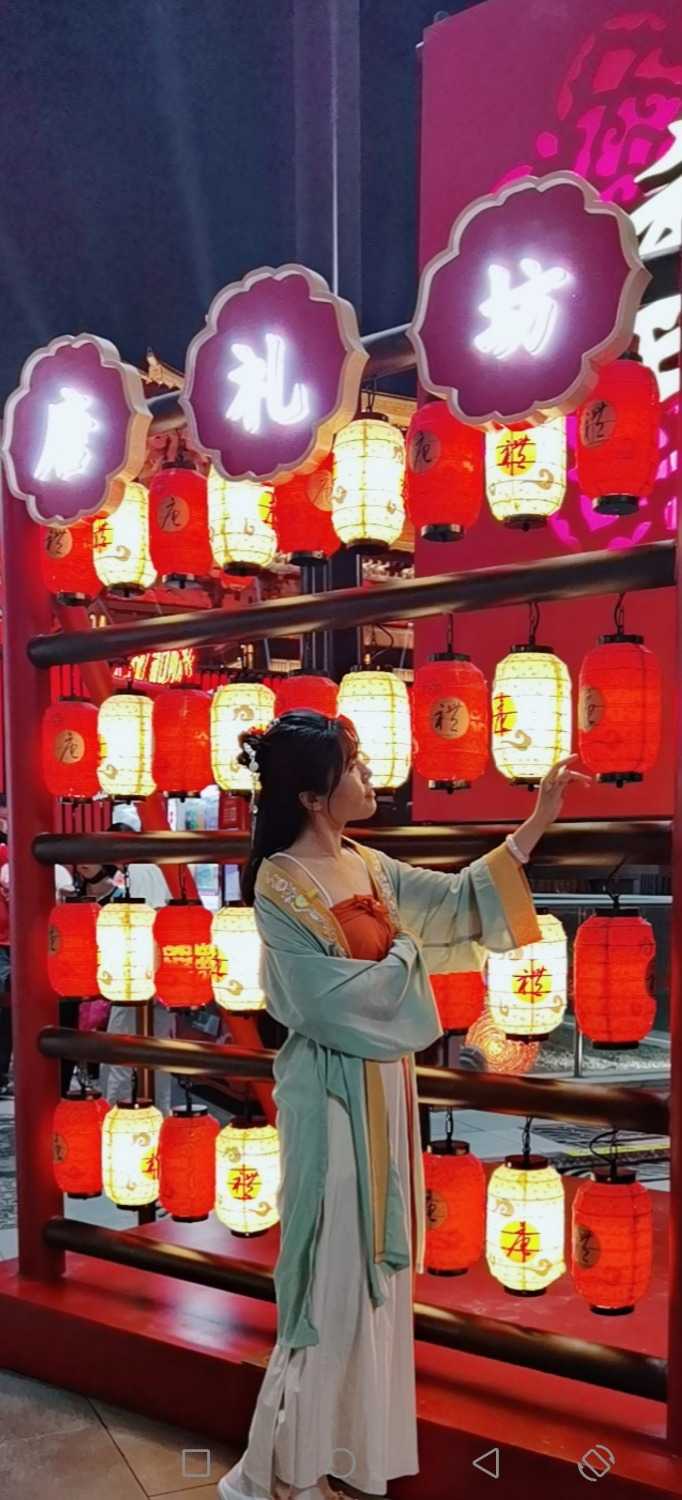 Screenshot_20210429_231738_com.huawei.photos.jpg